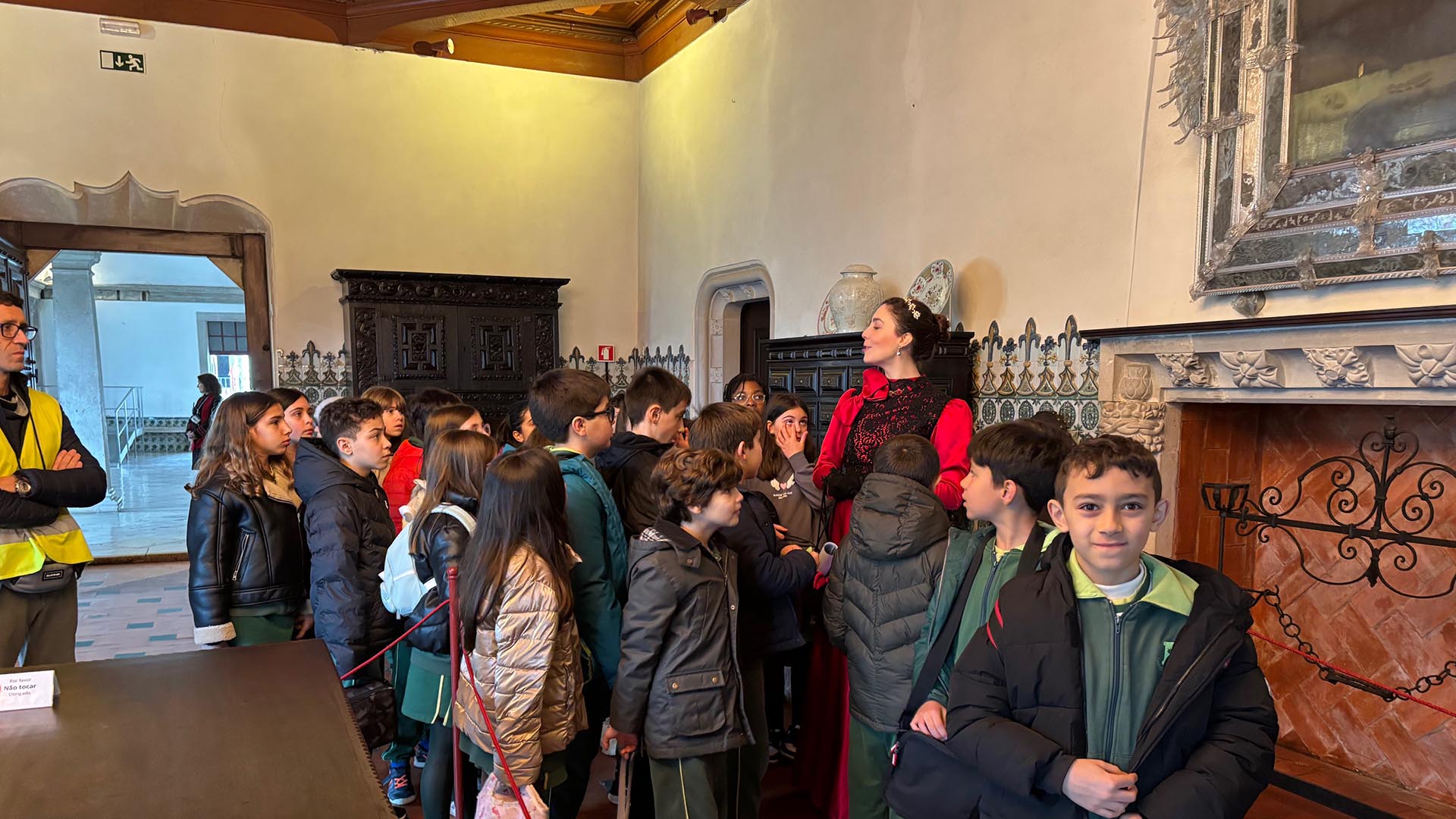 Rainha D. Maria Pia abre as portas do Palácio aos alunos do 4.º ano