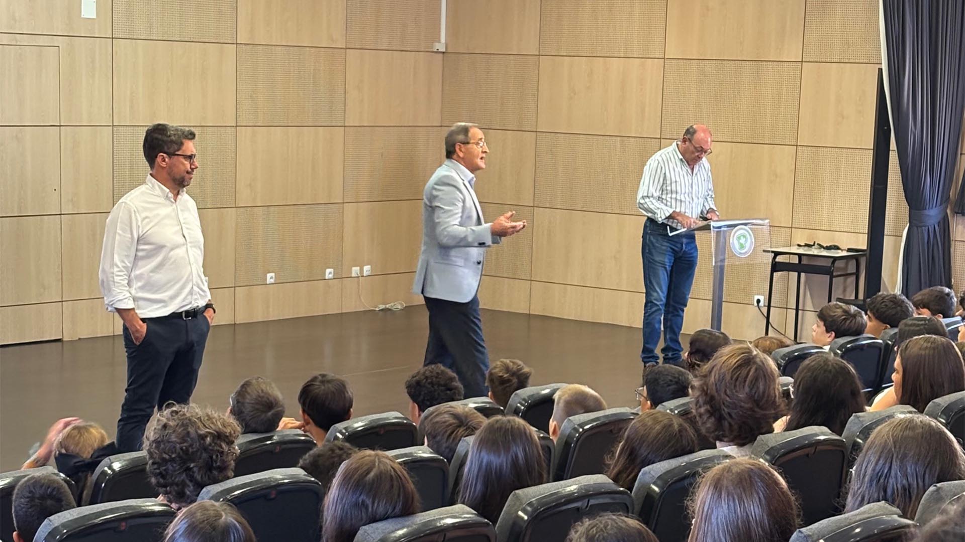 Primeiro dia de aulas marcado por entusiasmo e espírito olímpico