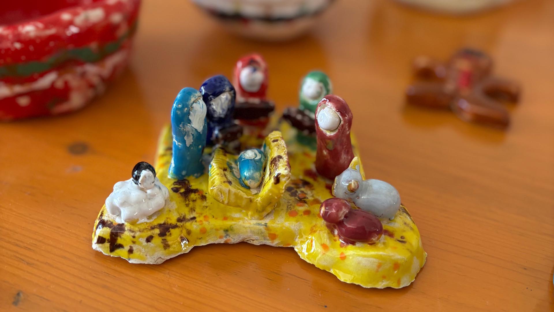 Alunos do 6.º ano criam peças de barro alusivas ao Natal