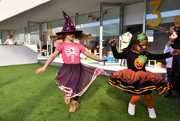 Desfile, horrores e baile - o Halloween é para todos