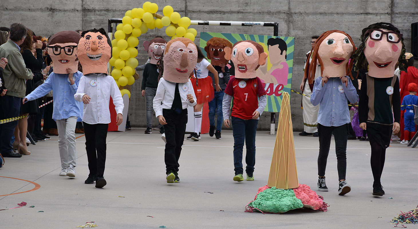 Cabeçudos dos Plátanos abrem desfile de Carnaval